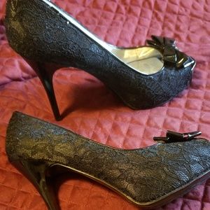 Beautiful black lace/paten heels size 8M